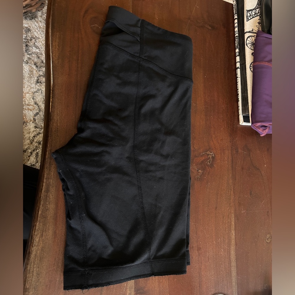 LULULEMON size 6 tall bike shorts - Picture 2 of 8